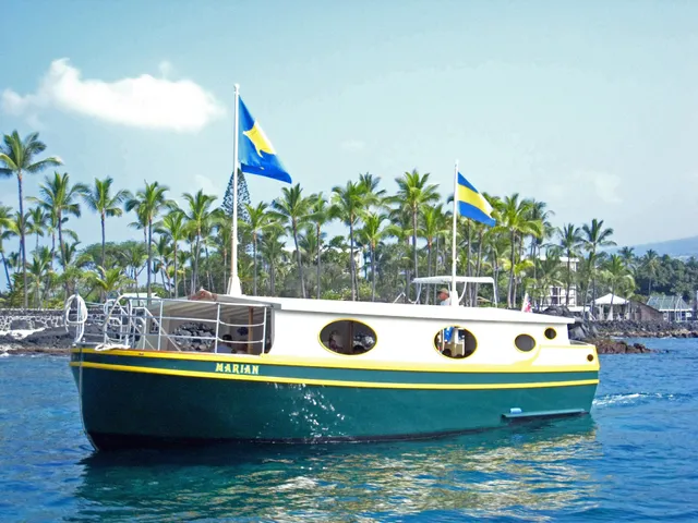 Kona Glassbottom Boat