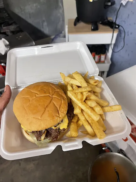 Cee Bee’s Cafe & Grill