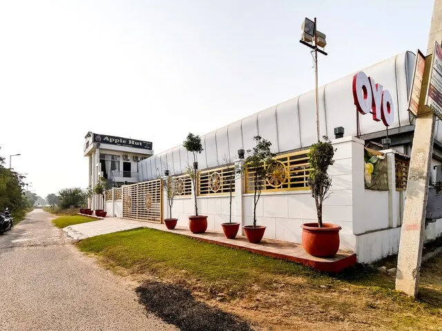 OYO Apple Hut