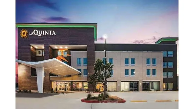 La Quinta Inn & Suites by Wyndham McAllen La Plaza Mall
