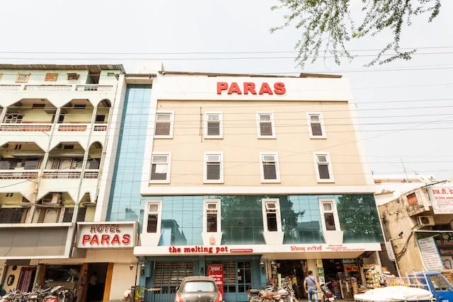 OYO 33406 Hotel Paras