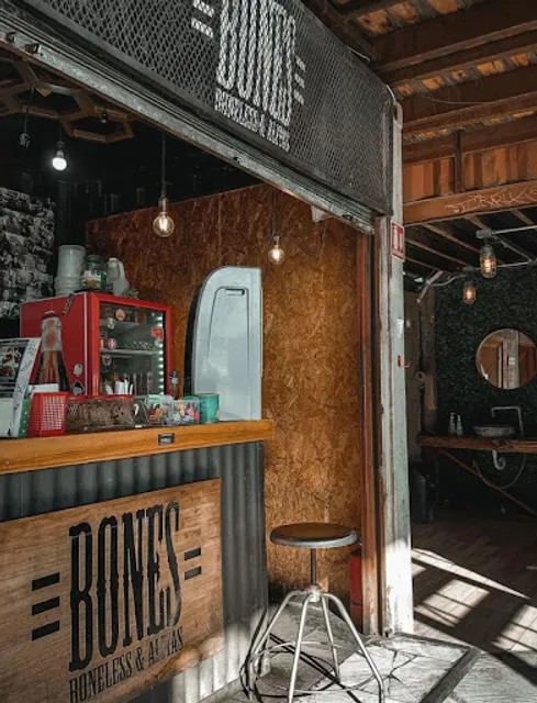 BONES Boneless, Alitas y Burguers