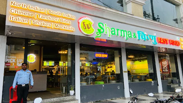 Sharma & Vishnu Fast Food, Hamidiya Road