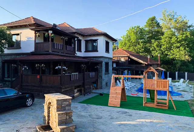 Карамановите Къщи