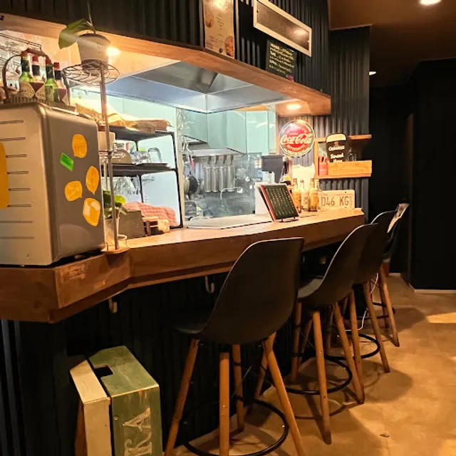 カジュアルイタリアン&バー CUCINA di MOMOKA（くっちーなももか）