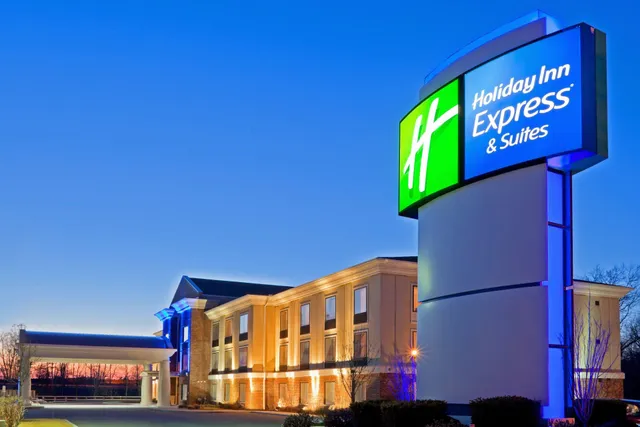 Holiday Inn Express & Suites Clifton Park by IHG