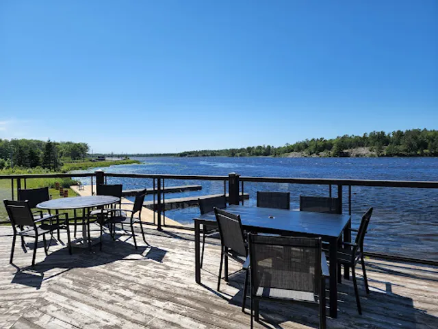 Pier Seventeen Hotel & The Pier Sports Bar