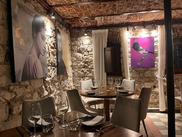 Angkor - Kamados y Vinos