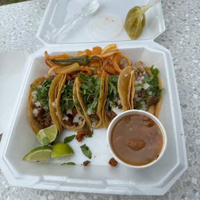 Las Doñas Taqueria