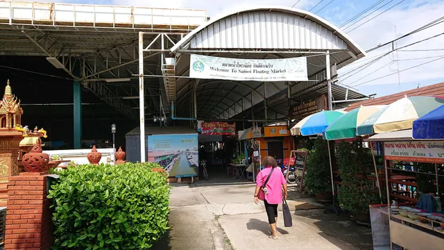 Sai Noi Floating Market