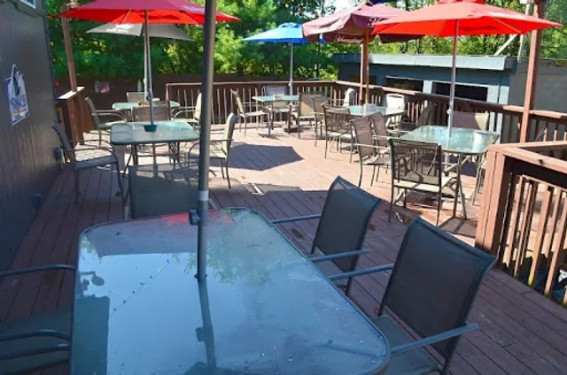 Leon's Sports Bar & Grill