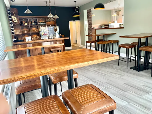 Mozzarellas Pizzeria & Wine Bar