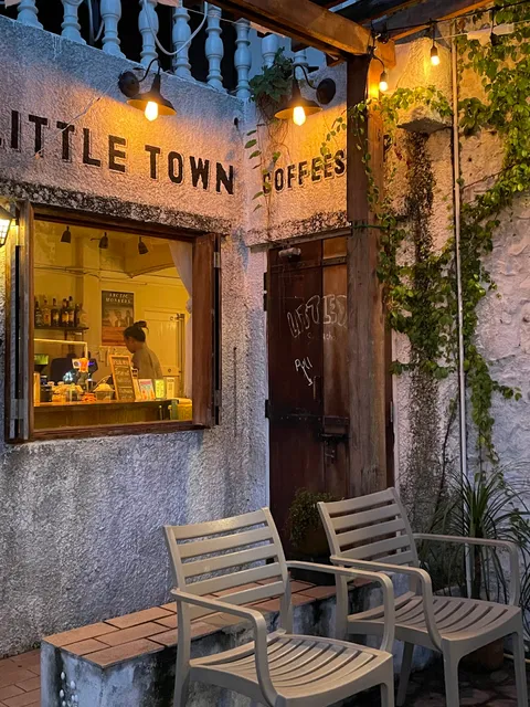 Little Town Sriracha