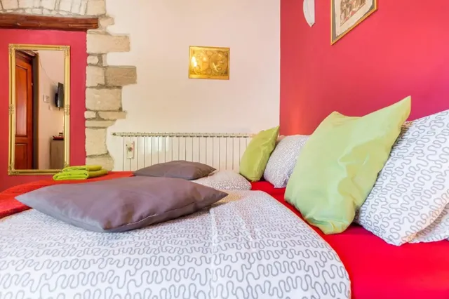 Top Center Room & Apartment