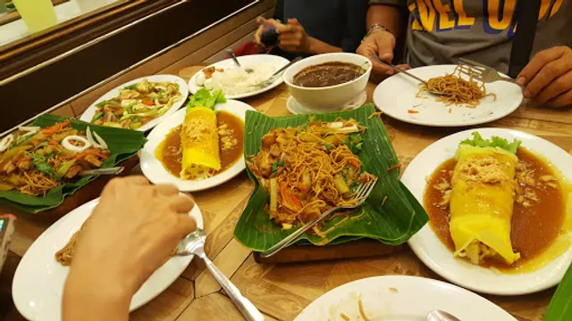 Buddy’s Pancit Lucban at Longganisang Lucban