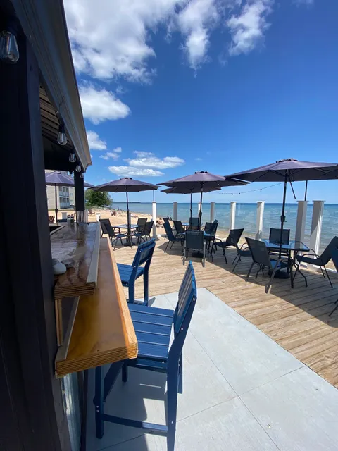 Breakers Beach Bar Woodfired Pizza + Cocktails