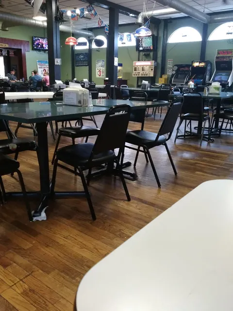 Amateur's Bar 'N Grill