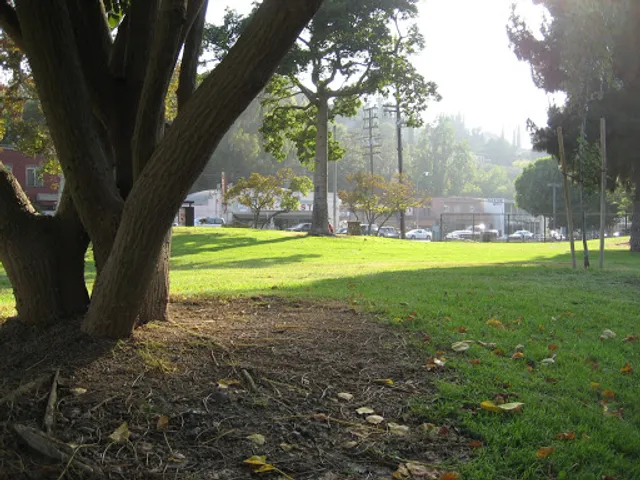 El Paseo De Cahuenga Park