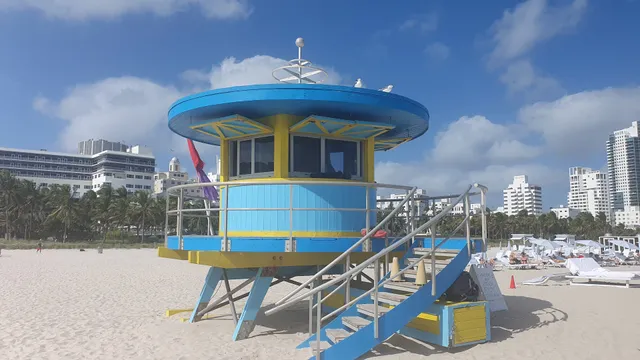 Lincoln Rd Lifeguard Tower
