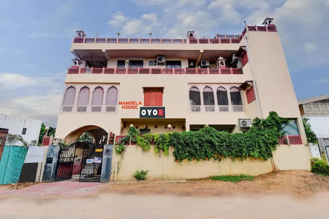 OYO Flagship 1656 Hotel Mandela House