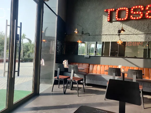 Tossin Pizza Sector 142 Noida | Best Pizza in Noida