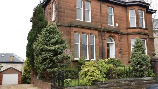 Claremont House Bed & Breakfast