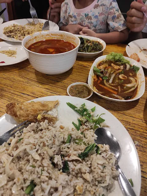 FARISHA SELERA TOMYAM