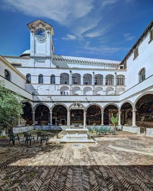 La Nova Bed and Museum