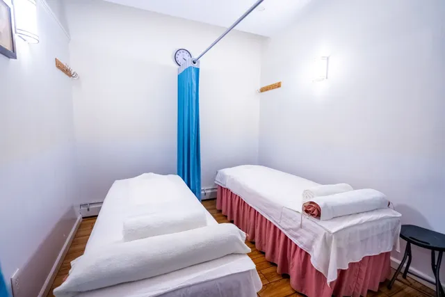 Hua Kang Qi Gong Tui-Na