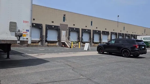 Crate & Barrel Warehouse