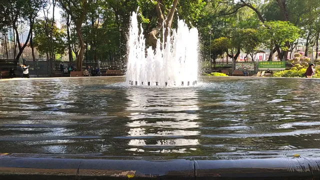Victoria Park Water Fountain Plaza