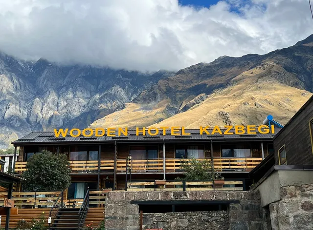 WOODEN HOTEL KAZBEGI