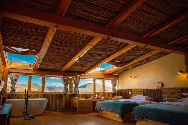 Renqing Cimu Mei Court