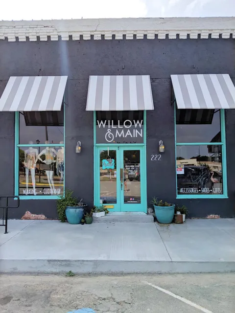 Willow & Main