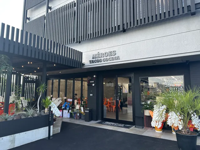 HÉROES TACOS COCINA-エロエス タコス コシーナ-