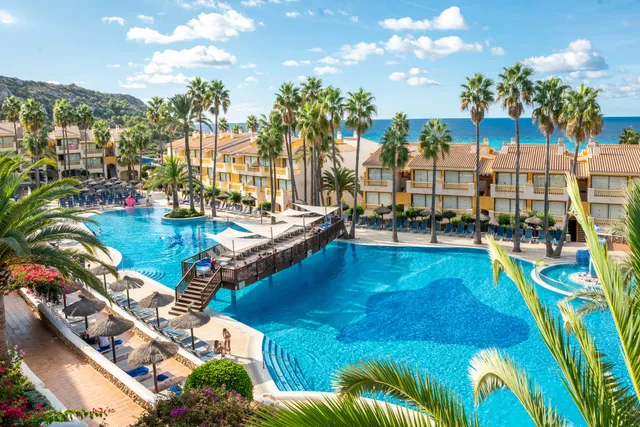 Royal Son Bou Family Club