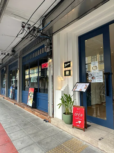 Ton ton - Coffee, Eggs & Baked Goods