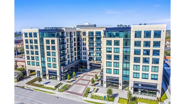 NOVEL River Oaks by Crescent Communities