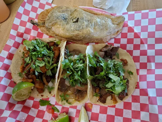 La Papa Feliz Cameron St