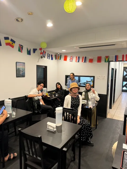 三日月亭 Al-Hilal Diner