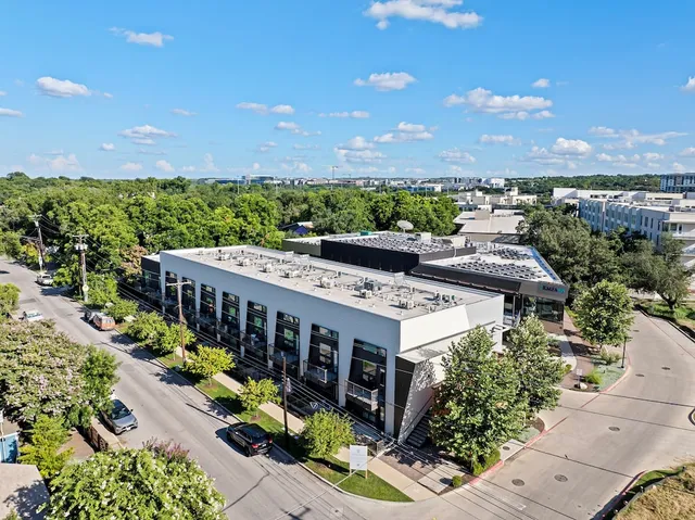 Holly House - Navasota Street