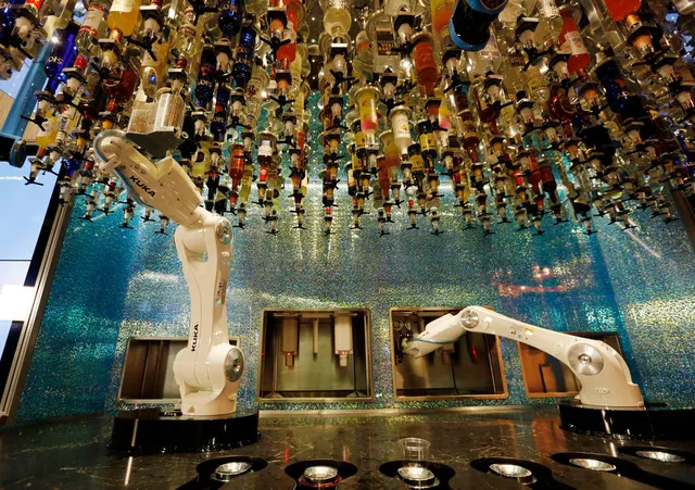 Tipsy Robot at Planet Hollywood