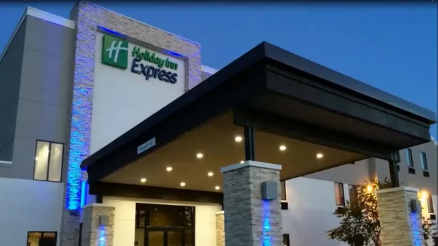 Holiday Inn Express & Suites Oklahoma City Airport by IHG