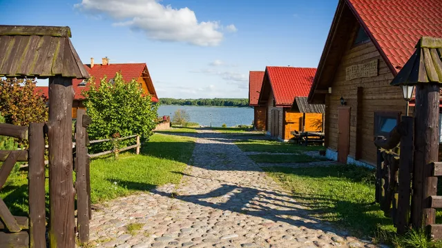 Domy nad jeziorem Blanki