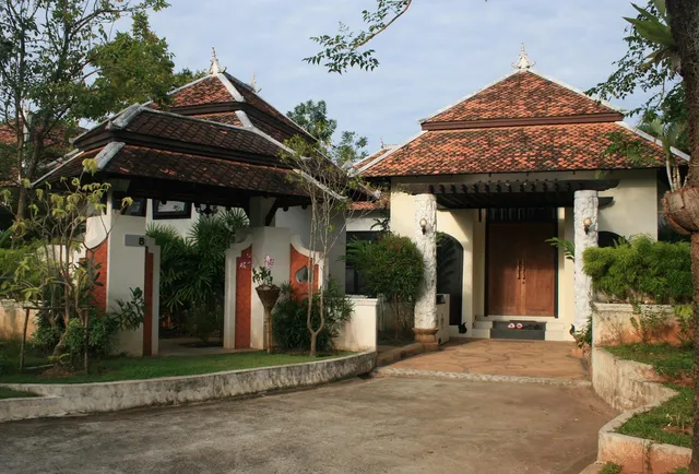 โรงแรมมัณดาวีต์ คอนโด