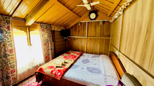 Matchless Houseboats