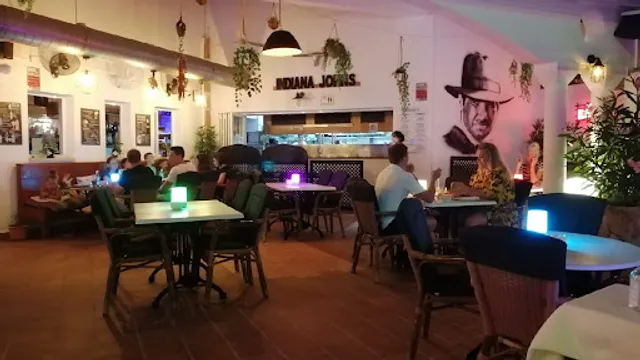 Indiana Johns Cala Egos