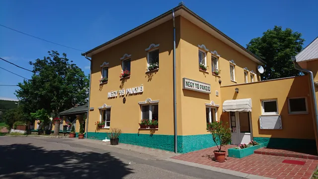 Négy Tó Panzió