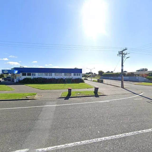 Trinity Crescent Shopping Centre