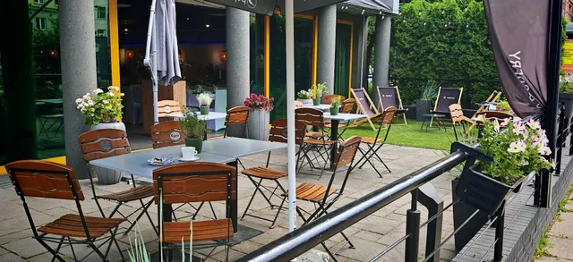 TONdance CAFE & BISTRO